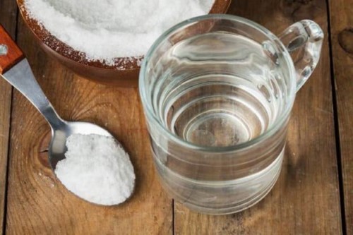 Chữa viêm chân răng bằng nước muối